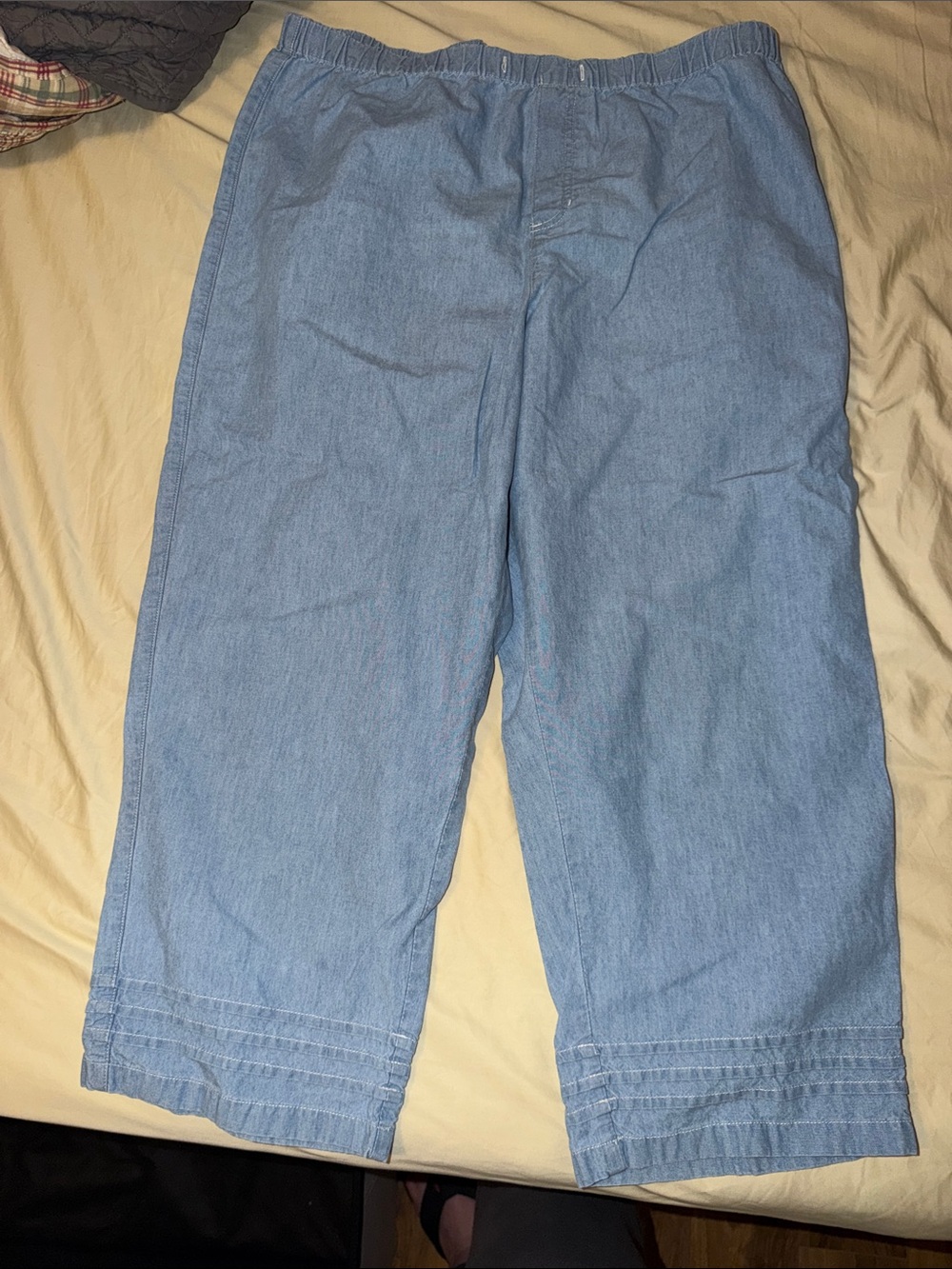 Liz Claiborne Light Blue Denim Pull-On Capris